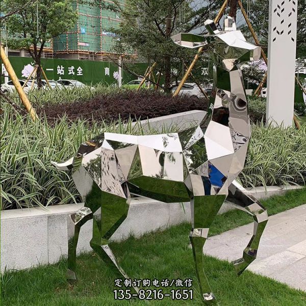 不锈钢镜面鹿，几何块面抽象鹿雕塑