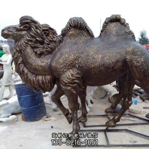商业街摆放沙漠之舟骆驼铜雕塑（2）