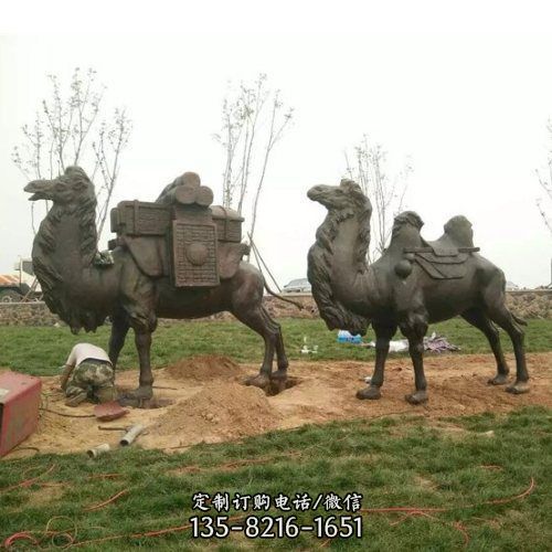商业街摆放沙漠之舟骆驼铜雕塑（4）