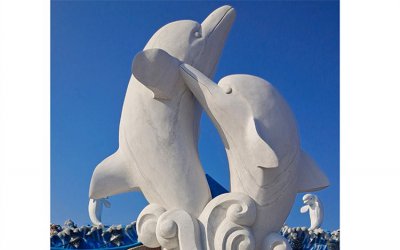海豚飞翔的美景——户外大理石雕塑