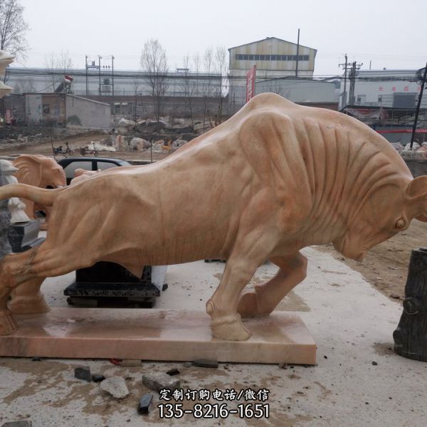  晚霞红华尔街牛雕刻摆件石雕牛气冲天十二生肖动物 奋进雕塑（2）