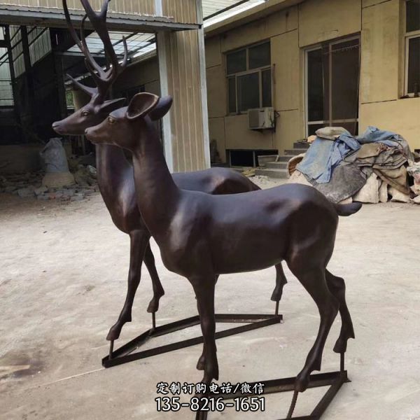 景区草坪摆放紫铜铸造梅花鹿动物雕塑（3）