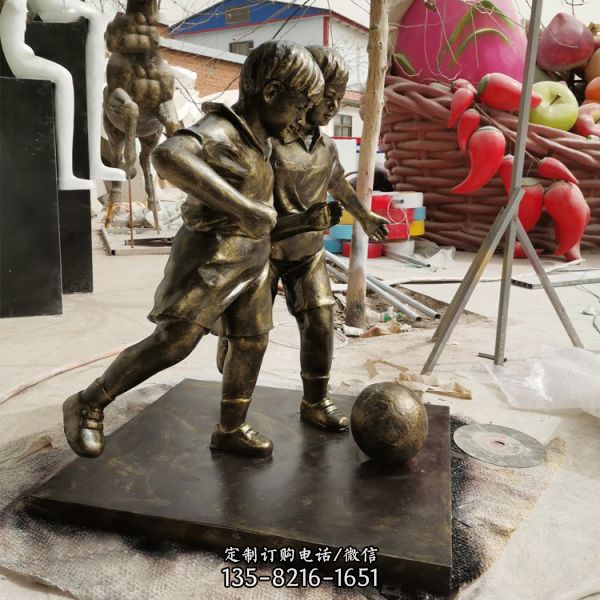 玻璃钢仿铜踢足球小孩人物雕塑童趣主题景观摆件 （2）
