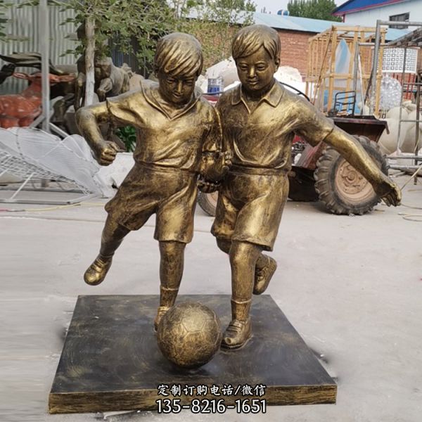 玻璃钢仿铜踢足球小孩人物雕塑童趣主题景观摆件 （1）