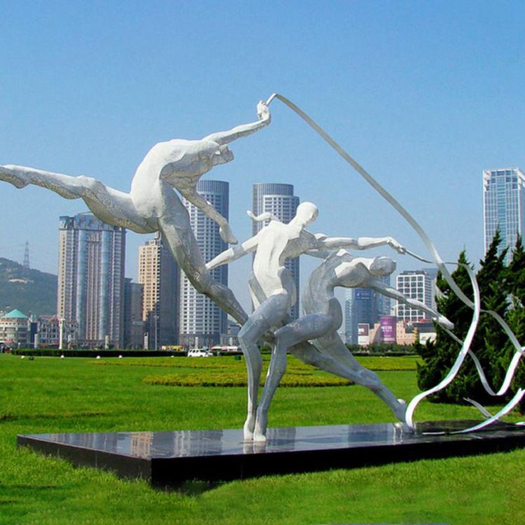 校园广场艺术：不锈钢抽象运动人物景观图片