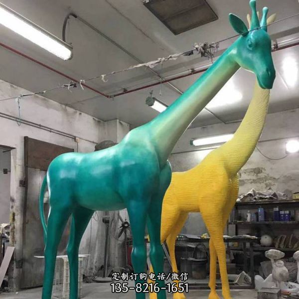 玻璃钢彩绘户外园林大型长颈鹿雕塑