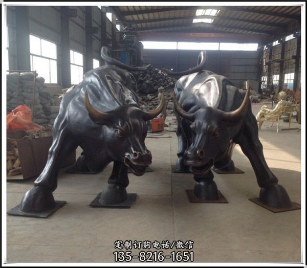 商场大型玻璃钢仿铜牛雕塑（2）
