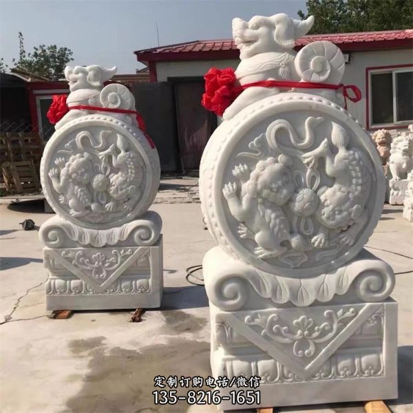 中国古典风格庭院门口门墩浮雕镇宅貔貅抱鼓石雕塑

