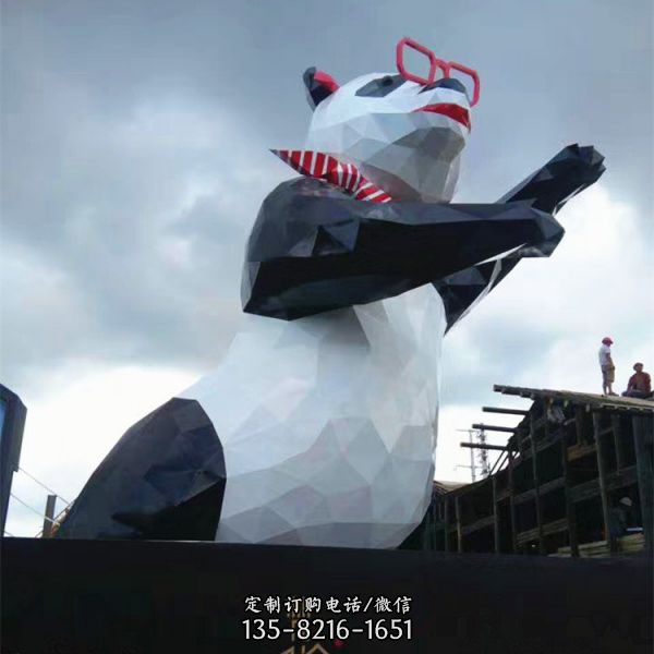 广场商厦创意玻璃钢几何大型熊猫雕塑