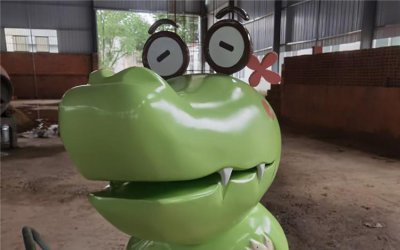 鳄鱼雕塑：保护自然，促进公平交易