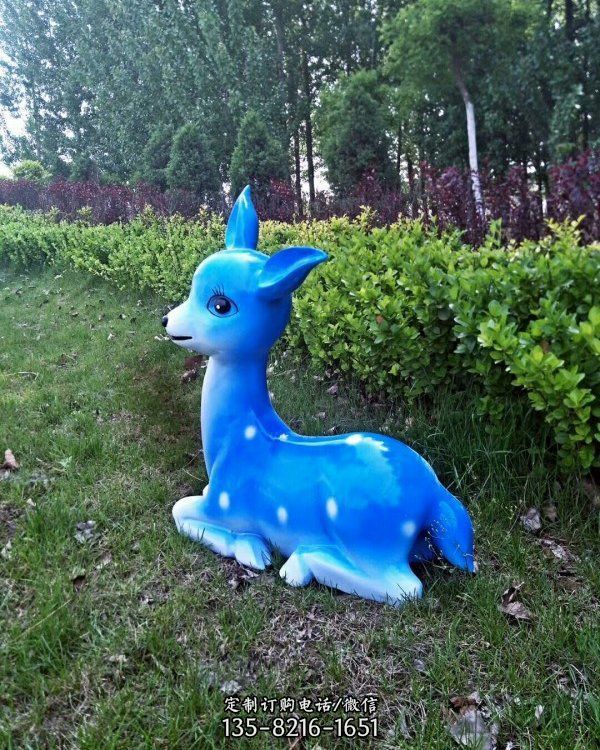 趣味鹿立雕塑是一种以小鹿为主题的雕塑产品，由玻璃钢…