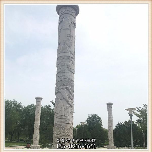 广场景区摆放石雕文化龙柱子