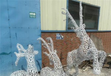 不锈钢镂空发光梅花鹿雕塑