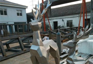 活泼：小鹿不锈钢雕塑  