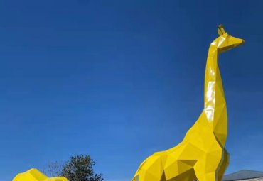 艺术结合，不锈钢大型长颈鹿雕塑