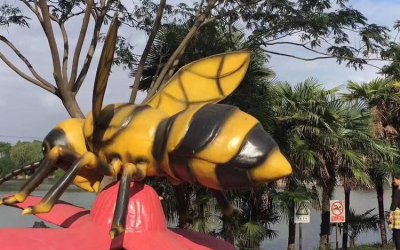 美丽传奇——蜜蜂蝴蝶花玻璃钢仿生雕塑