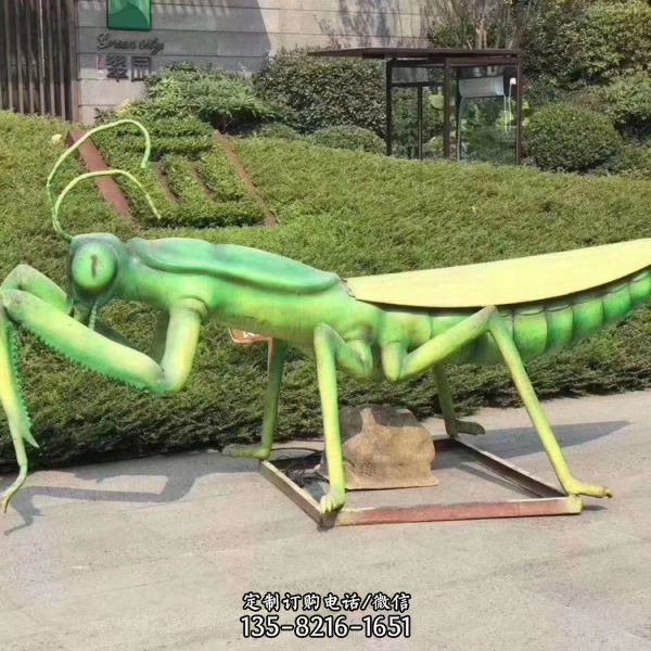 大型螳螂玻璃钢仿真雕塑