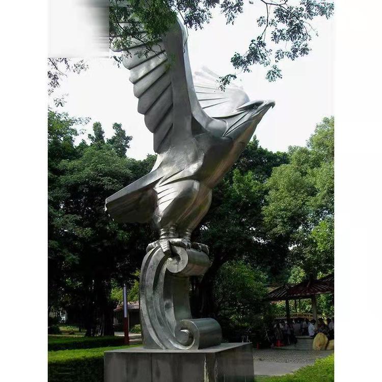 创意大型不锈钢老鹰雕塑图片