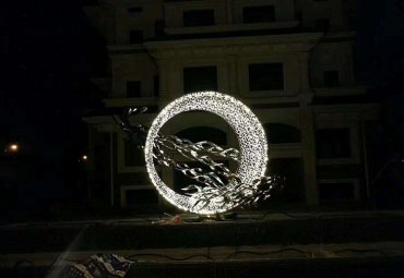 酒店大型创意不锈钢镂空圆环雕塑