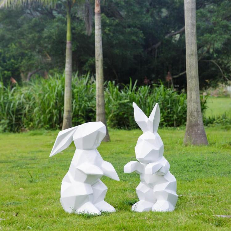 抽象兔子不锈钢雕塑图片