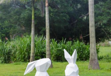 抽象兔子不锈钢雕塑