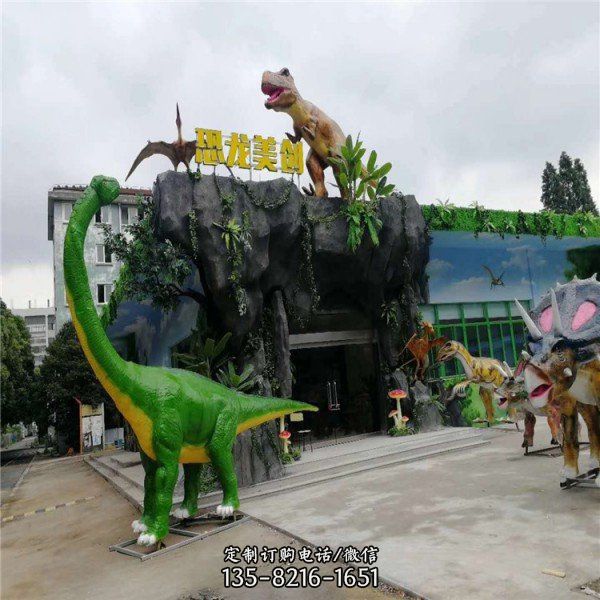 玻璃钢恐龙雕塑在游乐园里面无处不在，这种恐龙雕塑以…