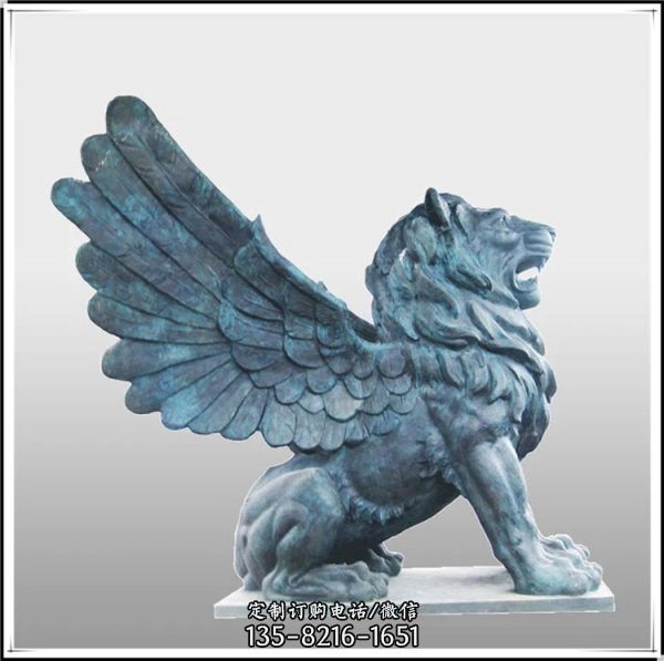 雅致古典：带翅膀的青铜狮子雕像