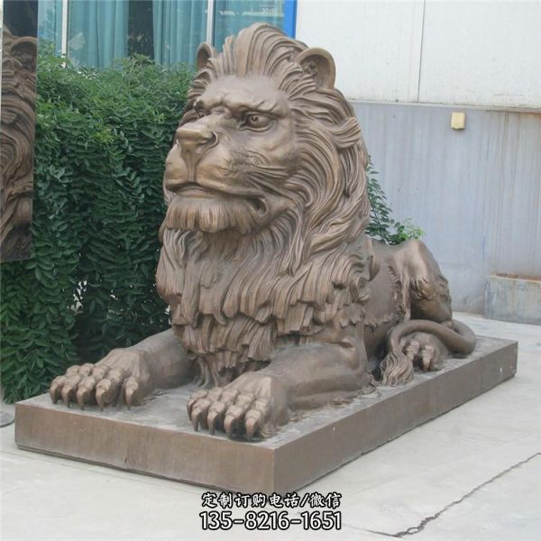 景区酒店门前摆放动物铜狮子雕塑