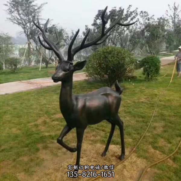 园林草地摆放玻璃钢喷漆鹿雕塑 （4）