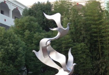鸽子的永恒不锈钢雕塑