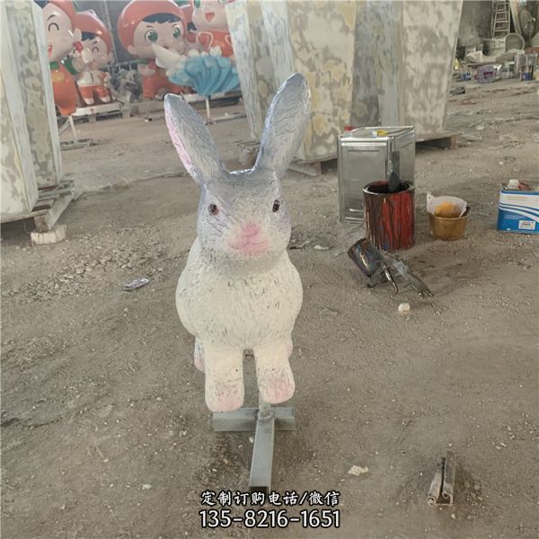 景区草坪摆放玻璃钢仿生动物兔子雕塑（3）