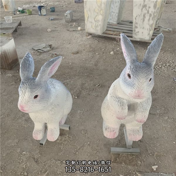 景区草坪摆放玻璃钢仿生动物兔子雕塑（5）