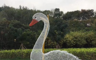 不锈钢天鹅是一种镂空创意户外公园照明动物景观雕塑，…
