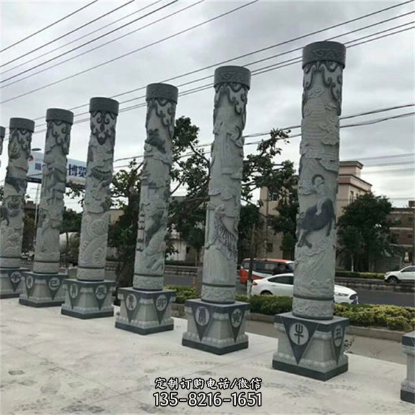广场摆放大型大理石浮雕动物文化石柱