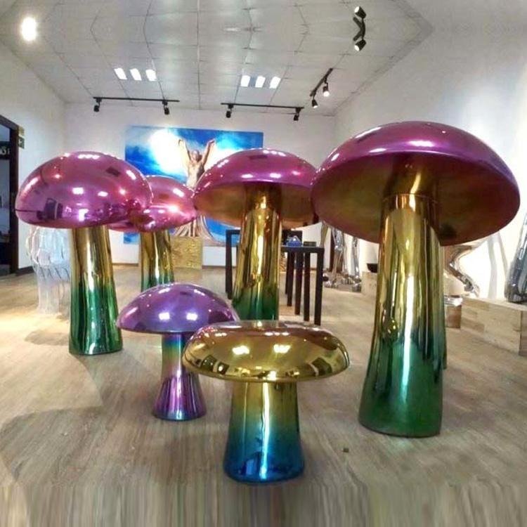 美丽不变·蘑菇系列电镀雕塑图片