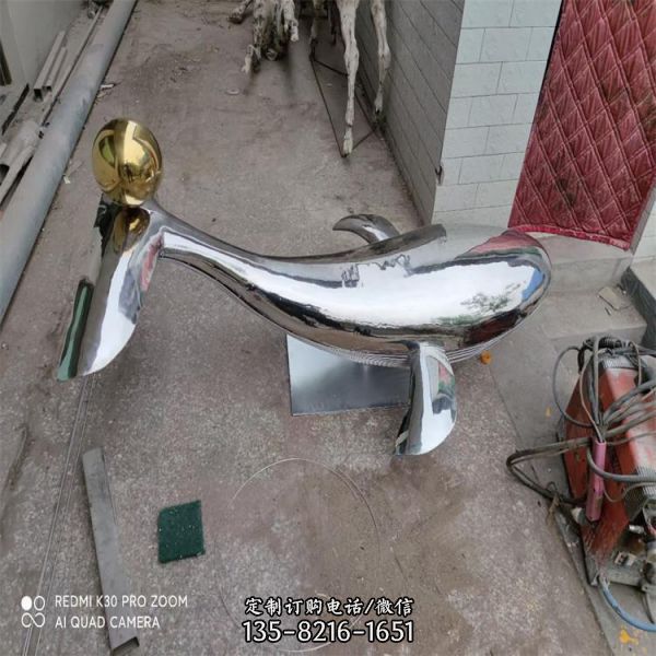 镜面不锈钢户外园林海边鲸鱼雕塑