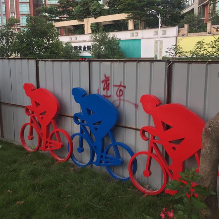 自行车上的新朋友——抽象人物不锈钢雕塑图片