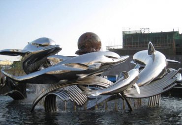 反映非凡之美的镜面不锈钢海豚雕塑 