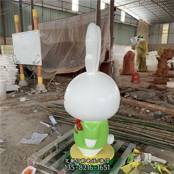 玻璃钢卡通兔造型雕塑 公园主题动漫卡通动物雕塑 户外摆件（2）