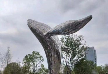 镜面鲸鱼大型抽象景观雕塑