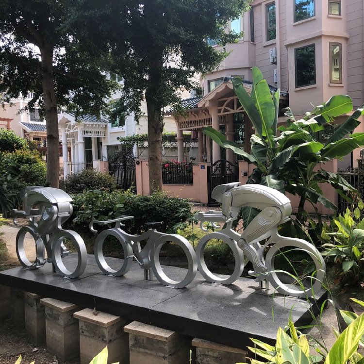 城市景观——不锈钢自行车雕塑图片
