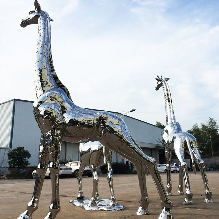 巨型长颈鹿镜面不锈钢雕塑图片