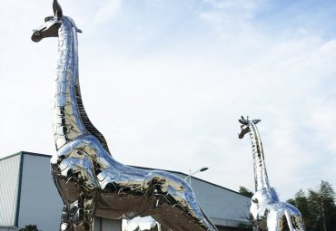 巨型长颈鹿镜面不锈钢雕塑