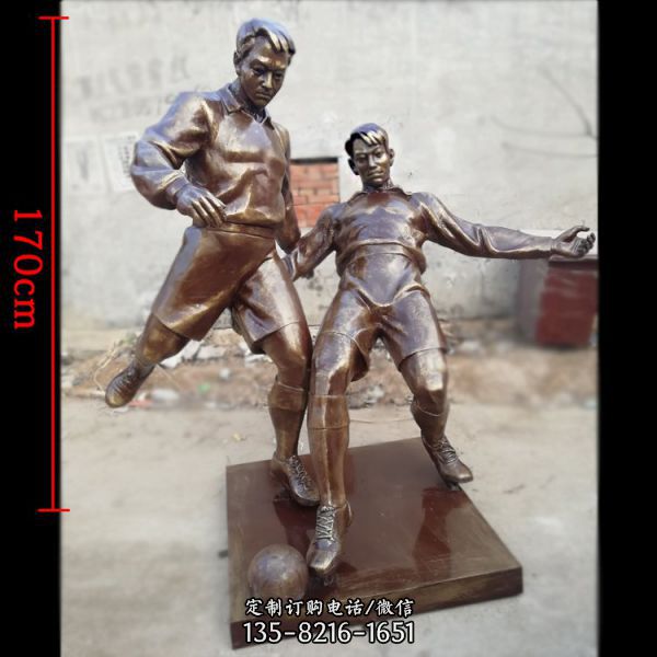 玻璃钢仿铜运动人物景观雕塑校园文化踢足球人物雕像（1）