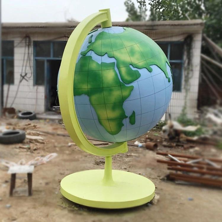 城市街景地球仪雕塑  图片