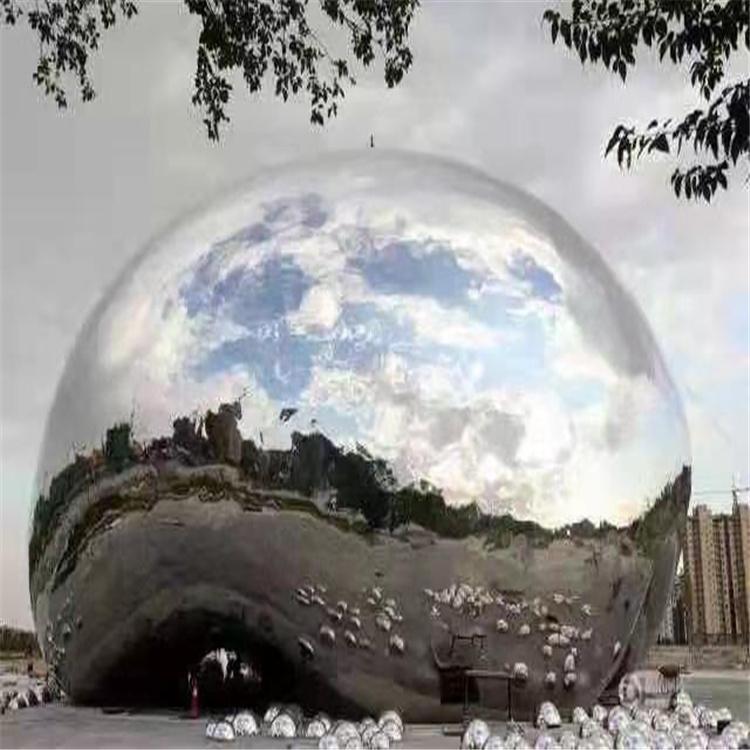 大型不锈钢圆球镜面雕塑 图片