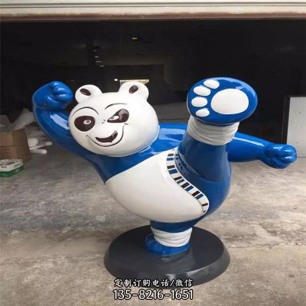 温馨可爱的熊猫雕塑
