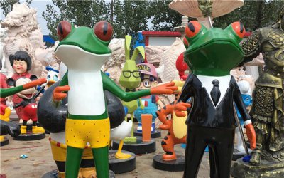 “可爱青蛙公仔”是一款以玻璃钢制作的彩绘卡通青蛙公…