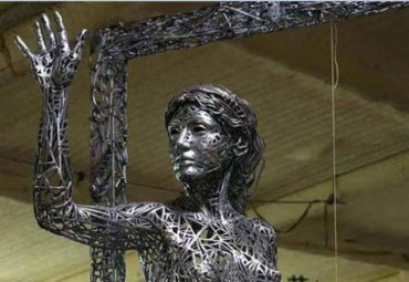 不锈钢镂空抽象人物雕塑