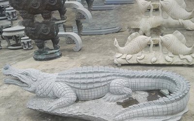 鳄鱼雕塑：拥有积极的吉祥寓意